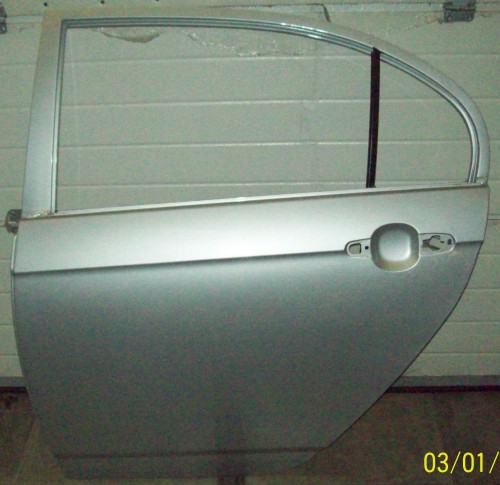 Дверь задняя левая оригинал состояние идеальное серебро для китайского автомобиля Lifan Solano (B6201001)